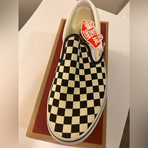 New in box size 11 checkered Vans